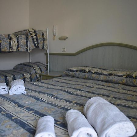 Hotel Ginevra E Residence Cattolica Bagian luar foto