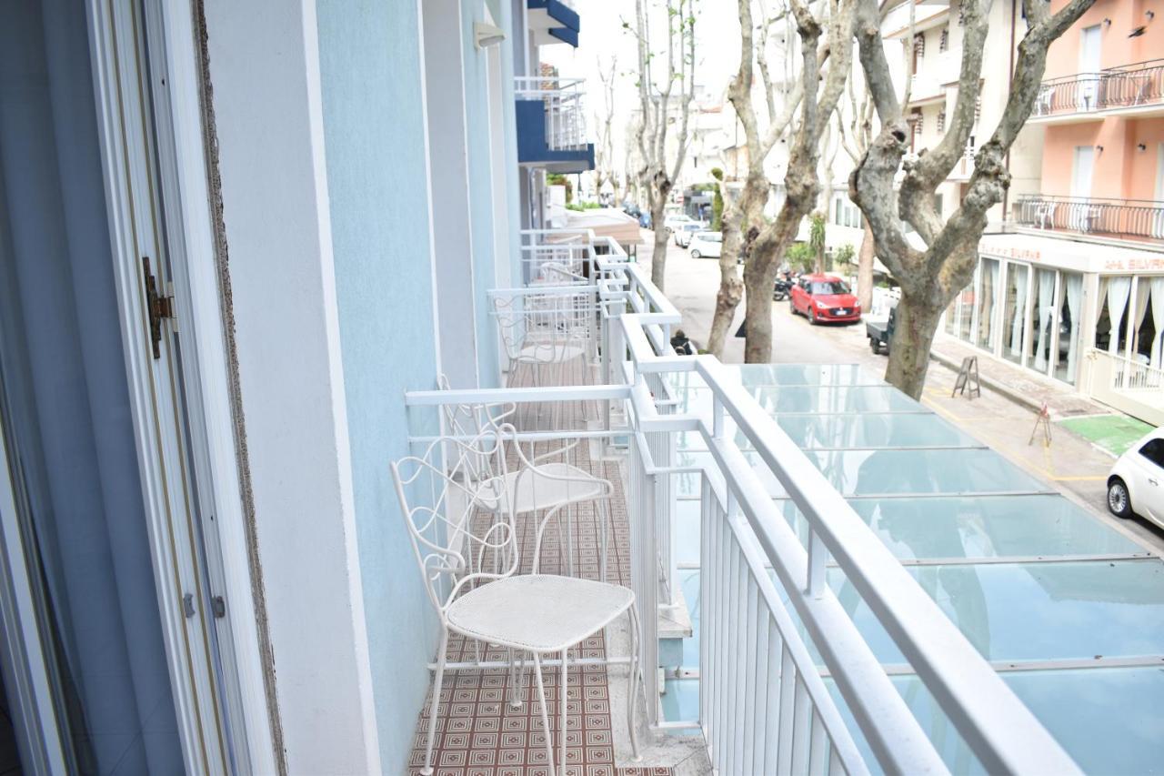 Hotel Ginevra E Residence Cattolica Bagian luar foto