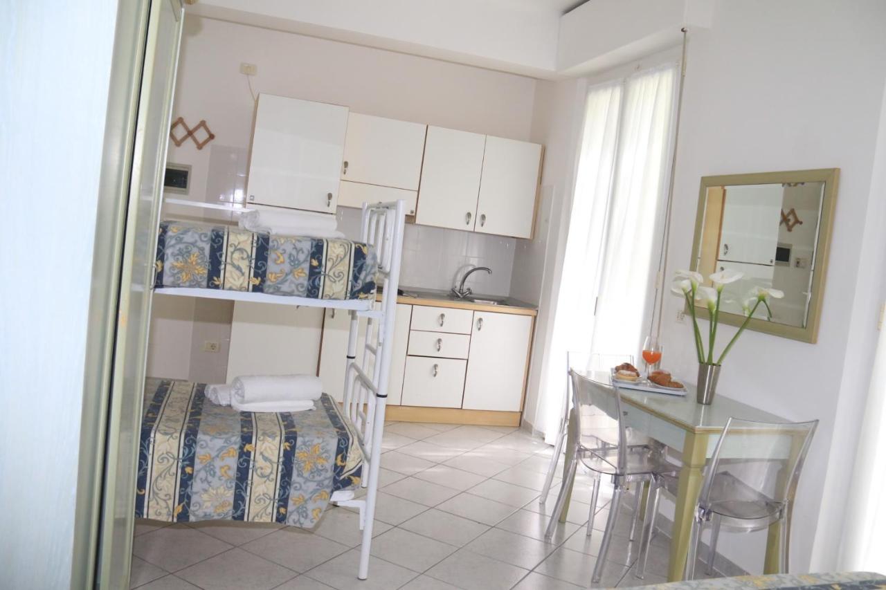 Hotel Ginevra E Residence Cattolica Bagian luar foto